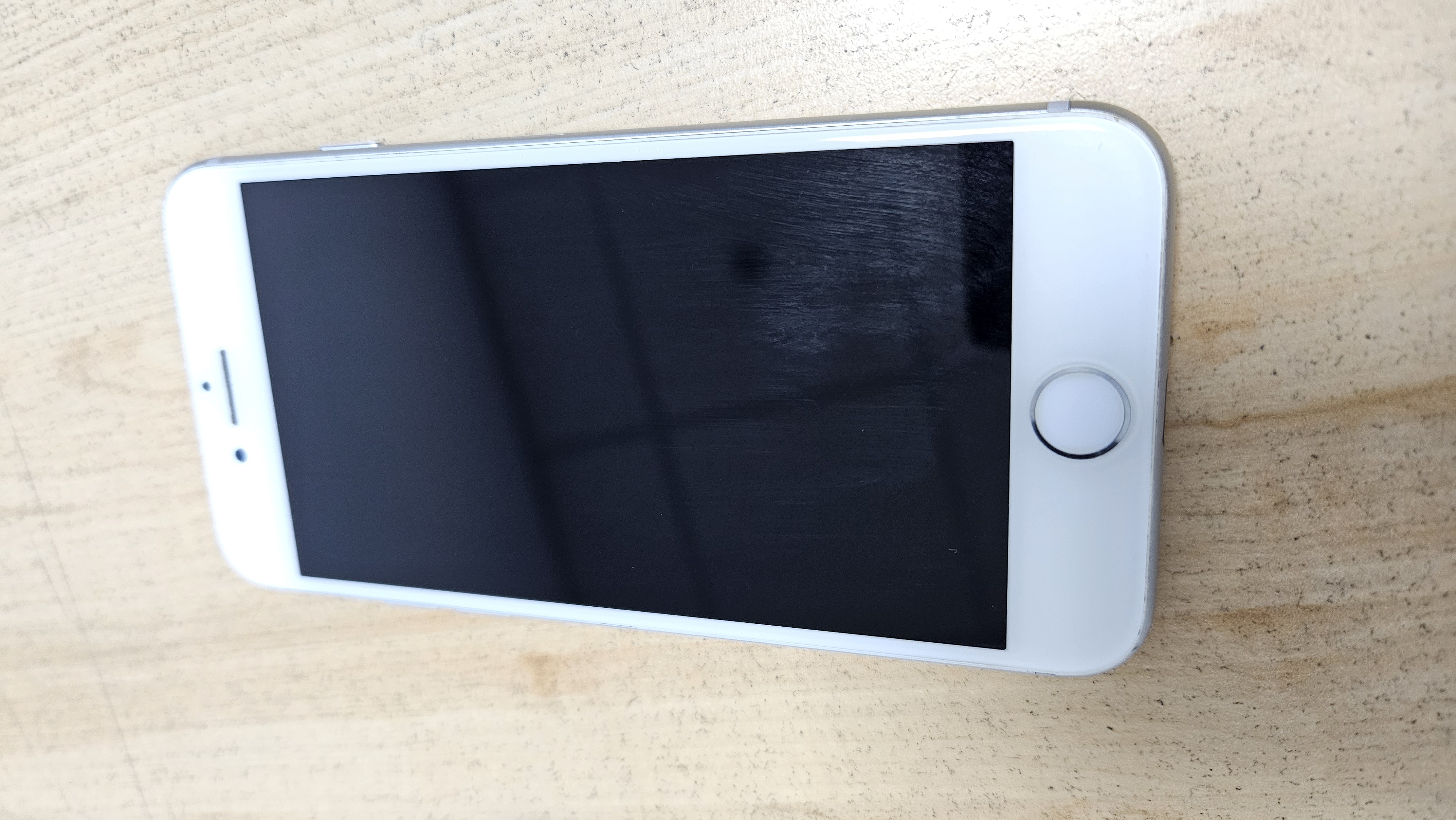 Apple iPhone 7 Used A 32GB (Faulty Battery)